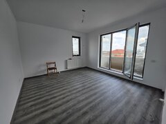 Chiajna, pe strada Ilie Petre, centrala, balcon